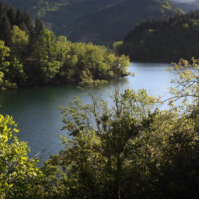 Lake Avéne